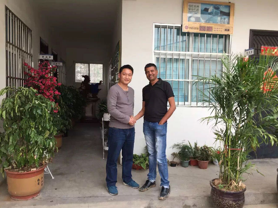 隆中銷售人員與印度客戶